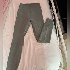 HeyNuts 7/8 Leggings - Size XS